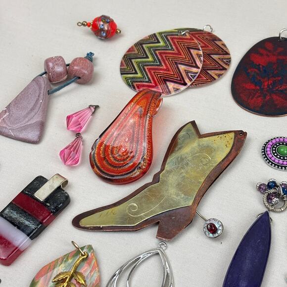 Pendant Charm Craft Jewelry Lot - 80+ Glass Stone Red Pink Purple Orange Variety - Picture 9 of 11